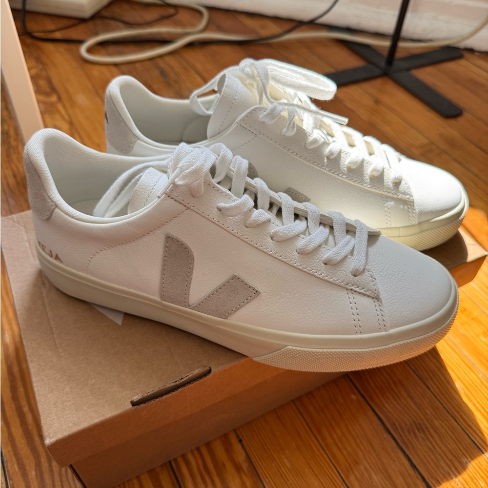 Veja Men's White and Gray Sneakers